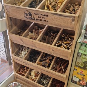 EXPOSITOR DE CASQUERIA COMPLETO